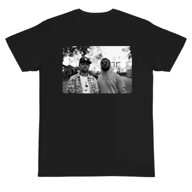 Official De Noche World Merch Mac & Q Photo Sweaters 01/2025 De Noche World Merch Mac & Q Photo New Shirt 01/2025